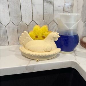 Hen on Nest Scrub daddy sponge holder